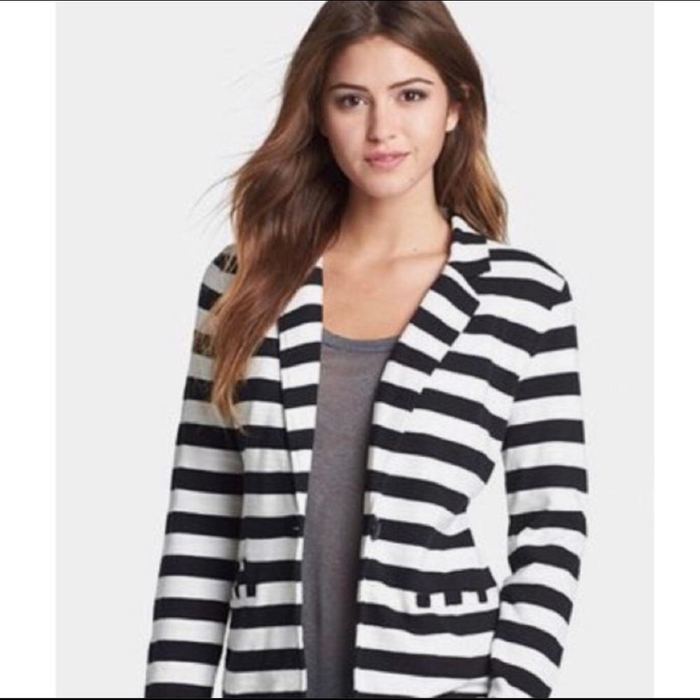 Carlson Black and White Stripped Blazer Size Small
